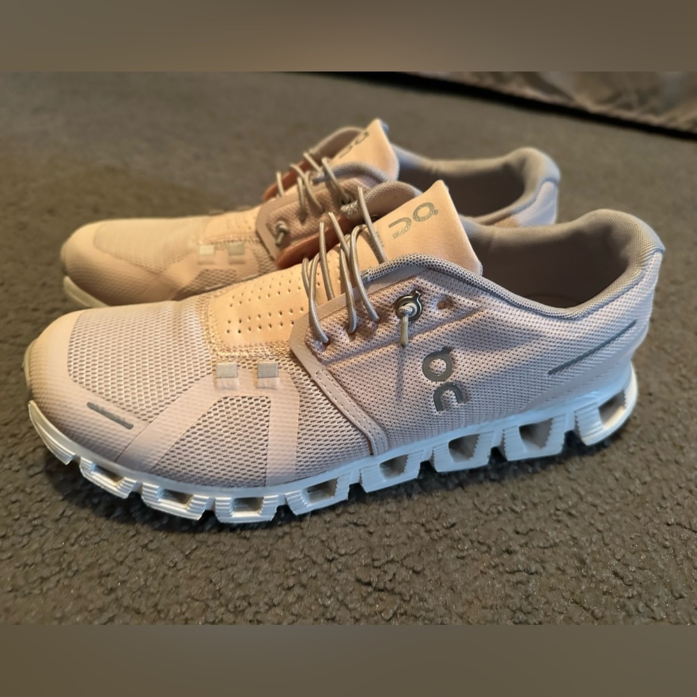 Cloud 5. Shell/white. 10 womens